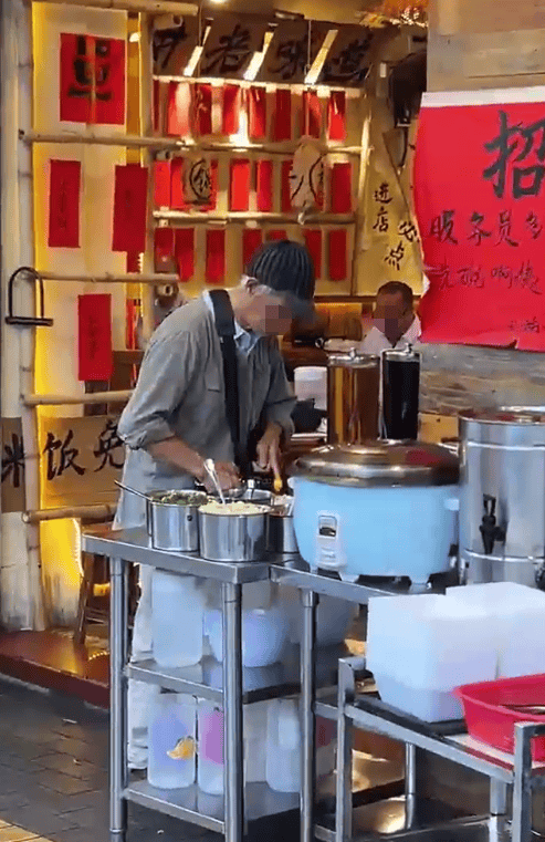 广东江门一饭店白米饭免费<strong></p>
<p>监察</strong>，老人每天打一碗米饭配酱油吃，店主：只要营业，就一直提供