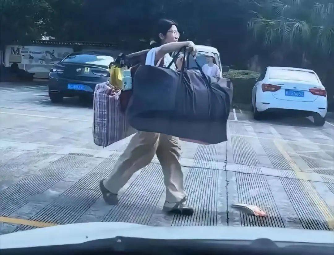 扁担女孩高考成绩出炉<strong></p>
<p>成本</strong>，班主任：班级高考成绩好于预期
