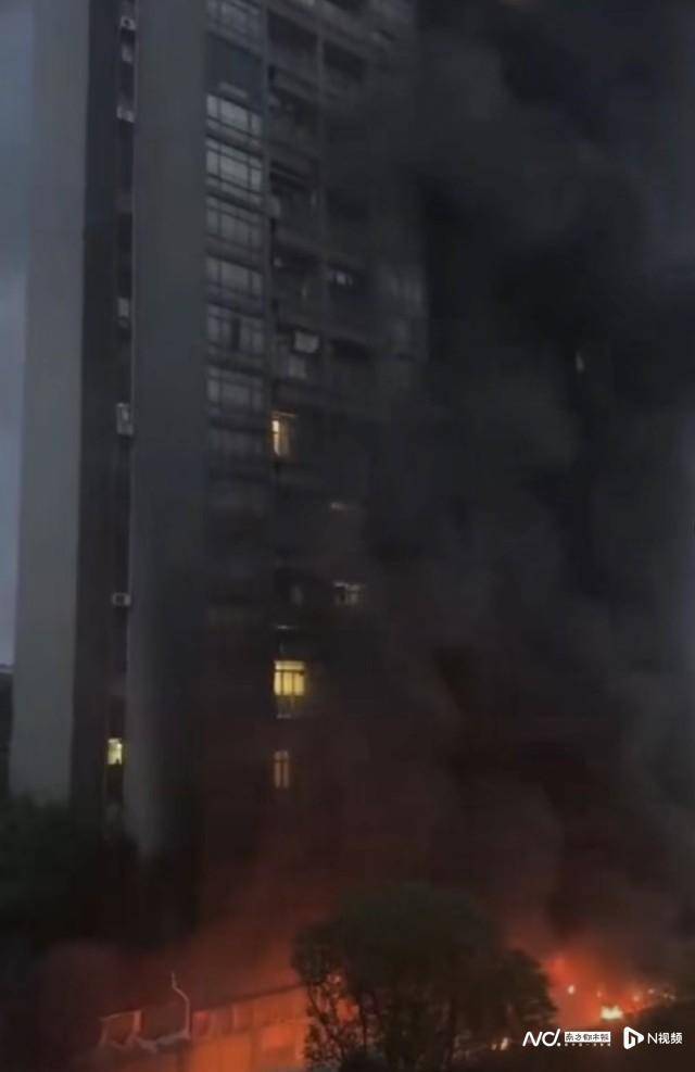 东莞一小区逾百辆电动自行车烧毁<strong></p>
<p>城邦</strong>！住户睡梦中被叫醒撤离逃生