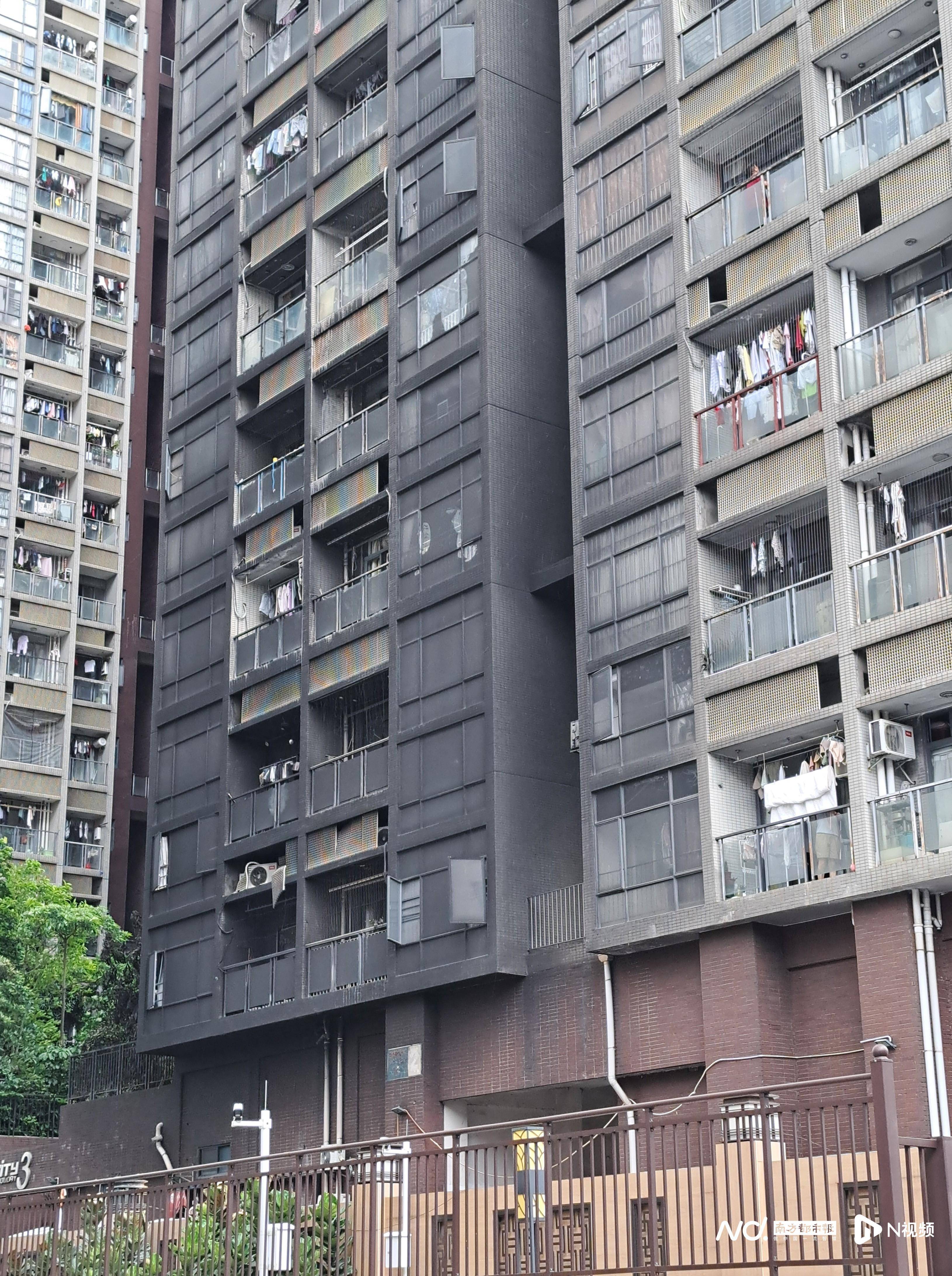 东莞一小区逾百辆电动自行车烧毁<strong></p>
<p>城邦</strong>！住户睡梦中被叫醒撤离逃生
