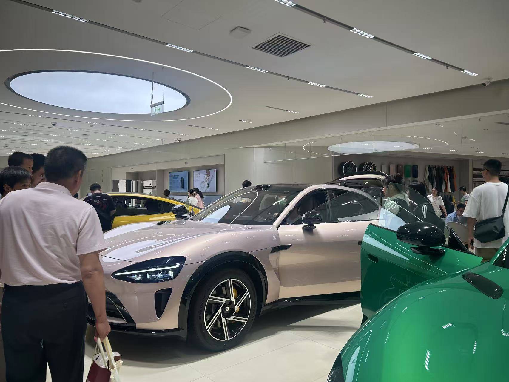 小米YU7上市72小时：“锁单+1”刷屏工作群<strong></p>
<p>城邦</strong>，提车时间最长超一年，雷军直面“产能挑战”？