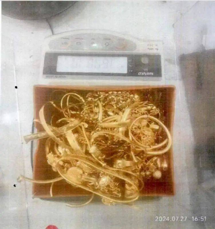 小树林里接头<strong></p>
<p>比特币买披萨</strong>，一天背走2000多万元黄金！上海两人被判刑