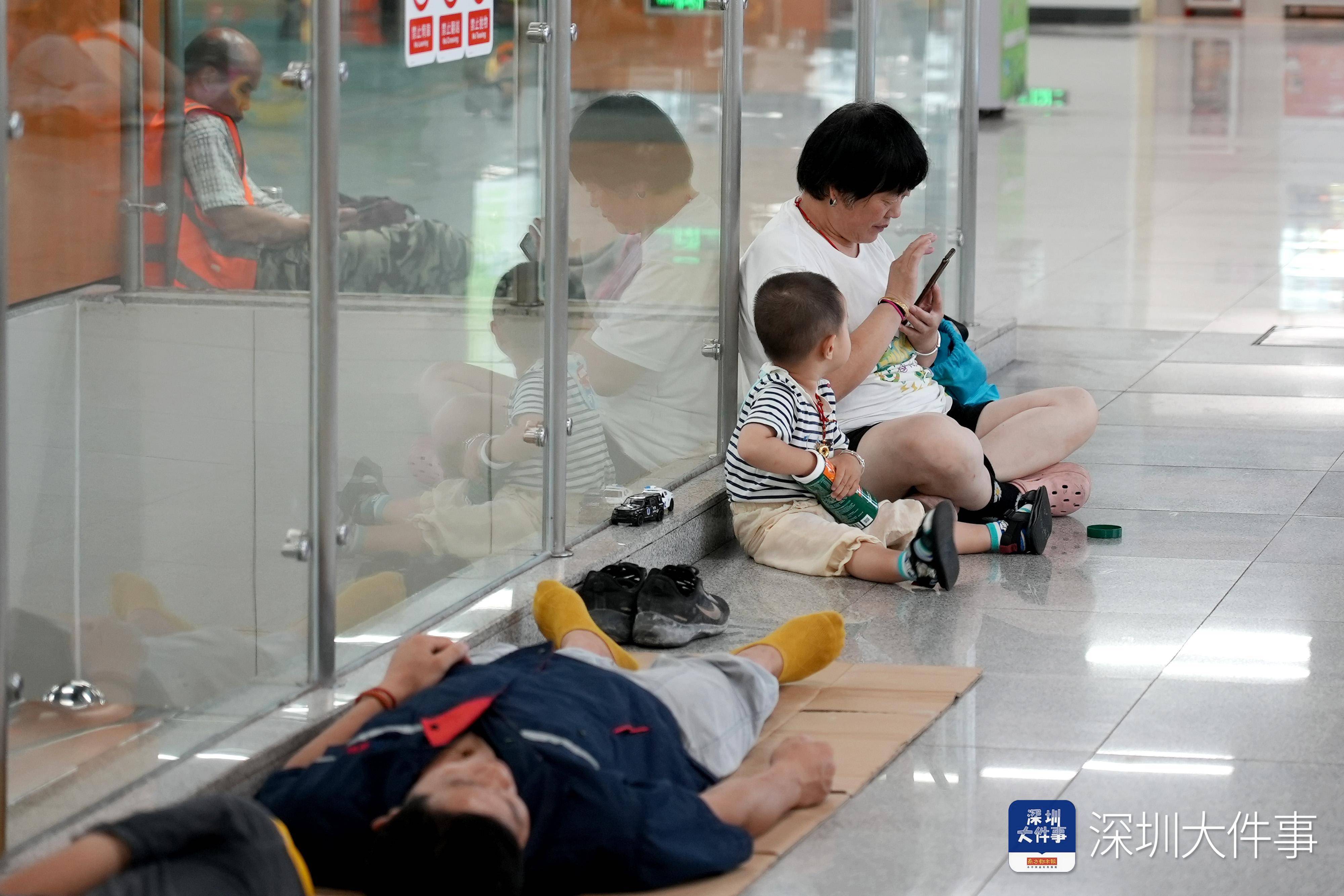 纳凉区有座椅、读书角<strong></p>
<p>比特币挖矿成本</strong>，深圳地铁站成市民“清凉驿站”