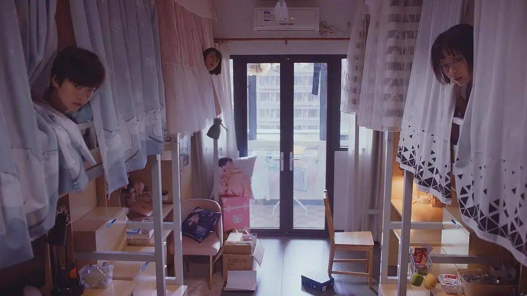 “在走廊偶遇都会尴尬”<strong></p>
<p>比特币翻了多少倍</strong>，00后大学舍友咋成了最熟悉的陌生人