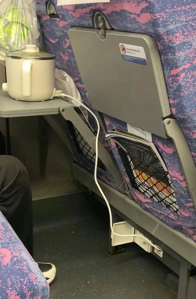 乘客在高铁上使用小型电煮锅<strong></p>
<p>比特币翻了多少倍</strong>？12306回应：可以带但不能使用