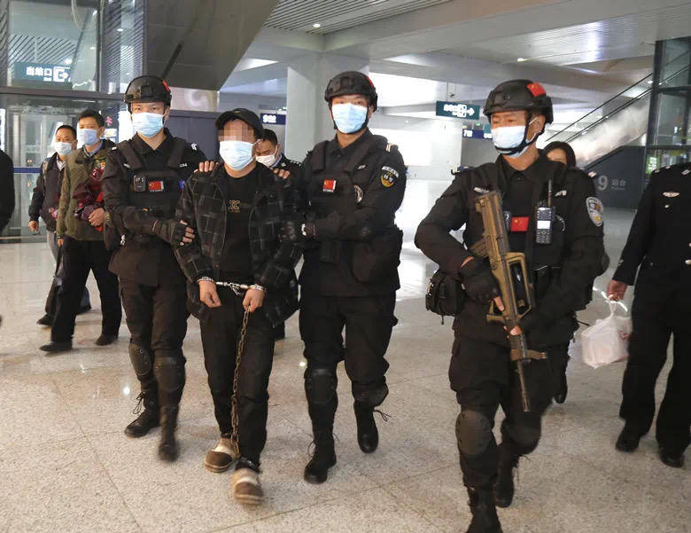 “男子强奸嫂嫂出狱后又刺死见义勇为者”案二审<strong></p>
<p>比特币上涨</strong>，择日宣判 警方曾披露抓捕过程等诸多细节