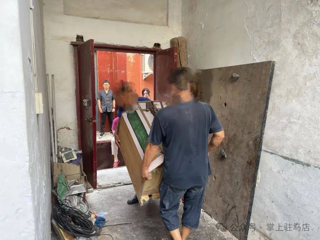 现场画面曝光！河南驻马店出动多名干警<strong></p>
<p>比特币最高</strong>，多人被带走！
