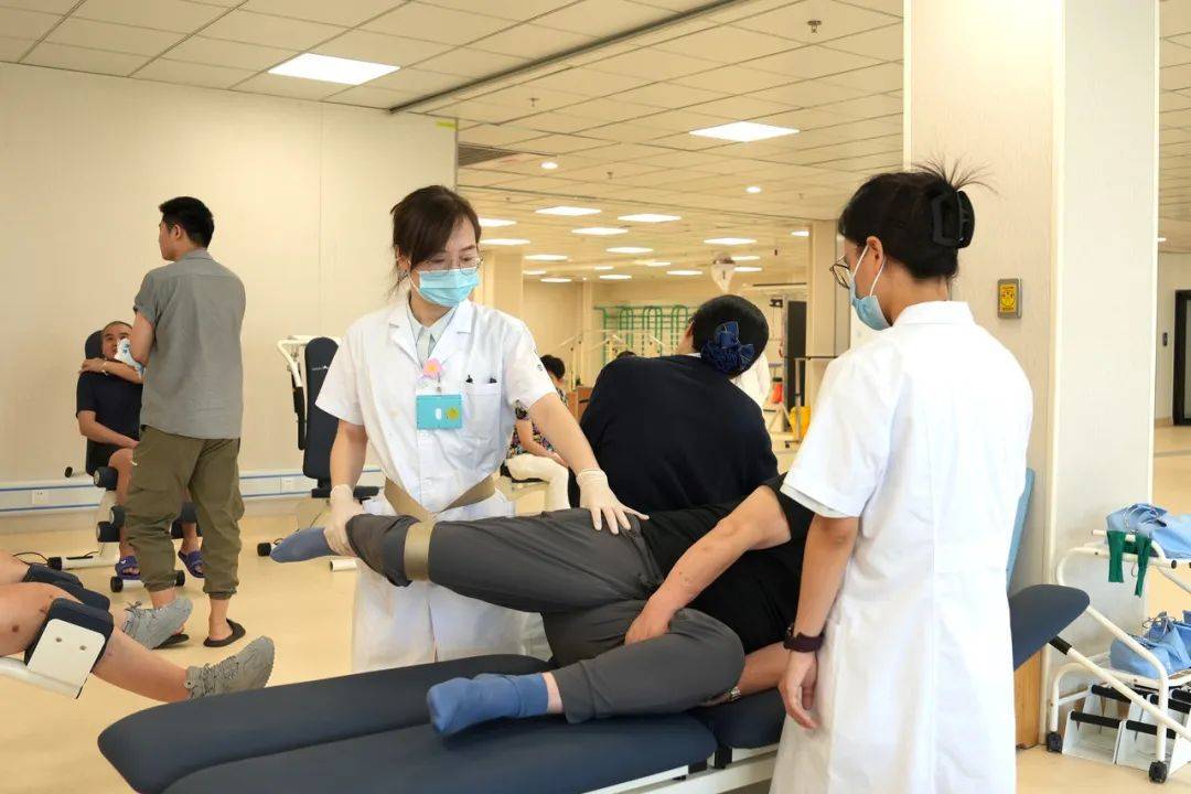 杭州32岁小伙每天打篮球到深夜<strong></p>
<p>比特币涨了</strong>，一查“韧带撕裂”！近期多人中招