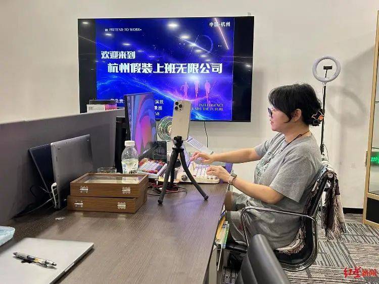 去“假装上班公司”<strong></p>
<p>比特币网址</strong>，是在花钱买什么？