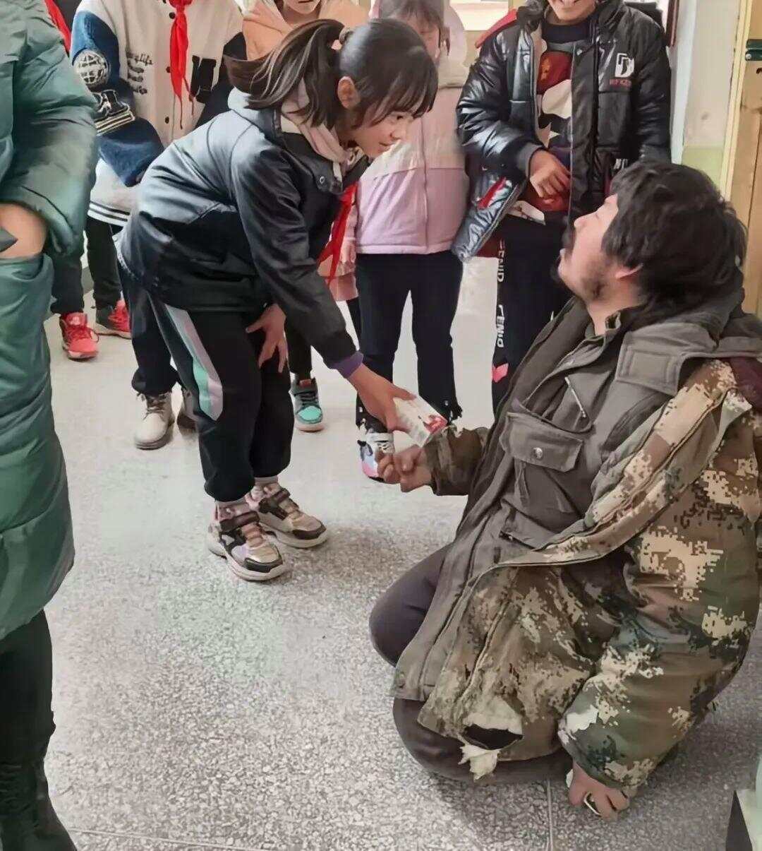 遗憾！受拾荒者资助感动全网女孩意外去世<strong></p>
<p>比特币交易软件</strong>，此前两人相见泪流满面感动全网