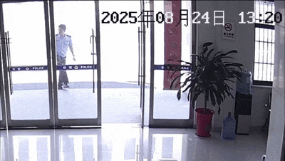 安徽一钓鱼佬钓到一条1米长20斤的“大鱼”<strong></p>
<p>比特币交易网站</strong>，赶紧送到派出所，民警：放生！