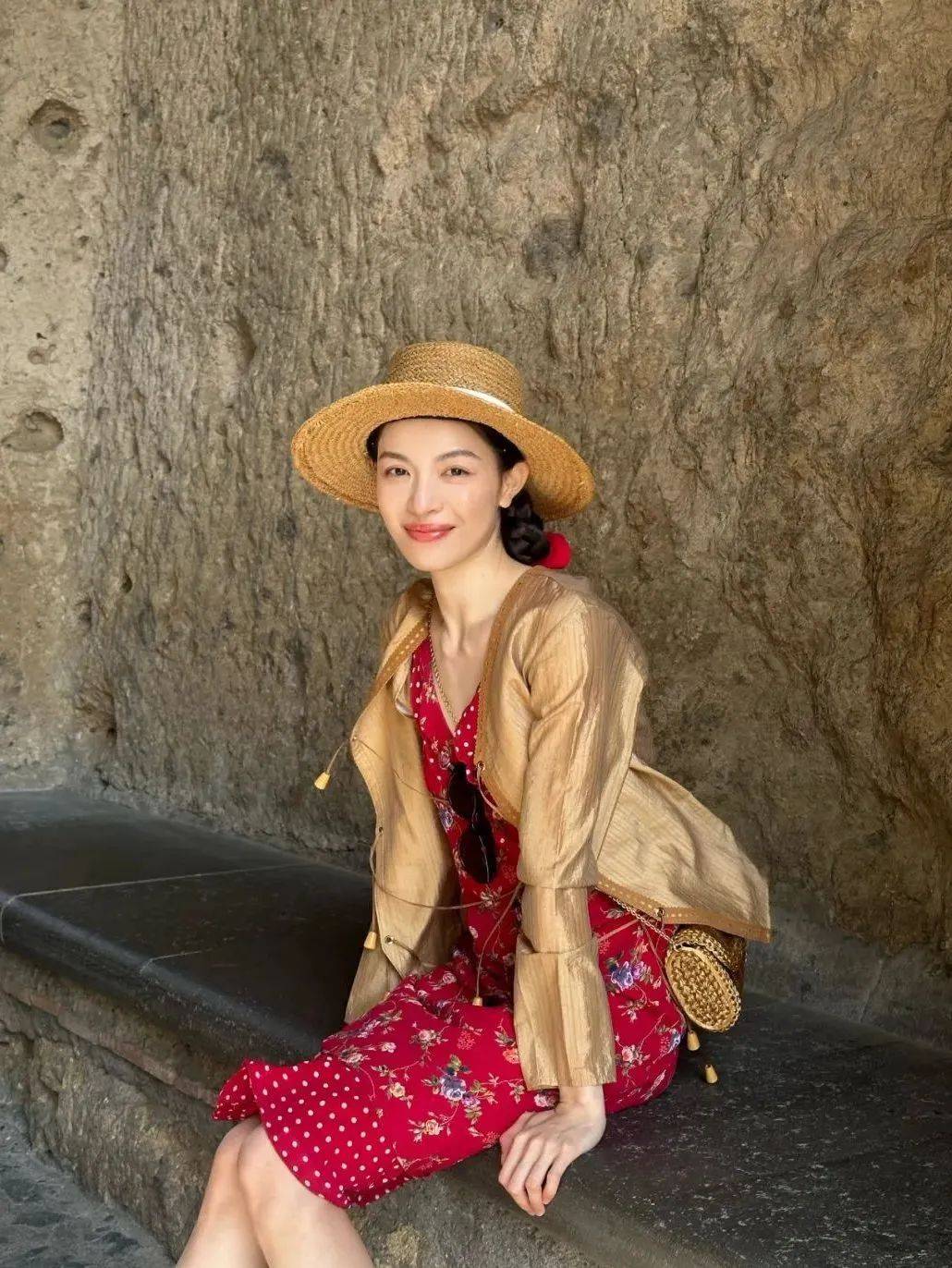 质感女人怎么都在穿这个颜色<strong></p>
<p>比特币换人民币</strong>？