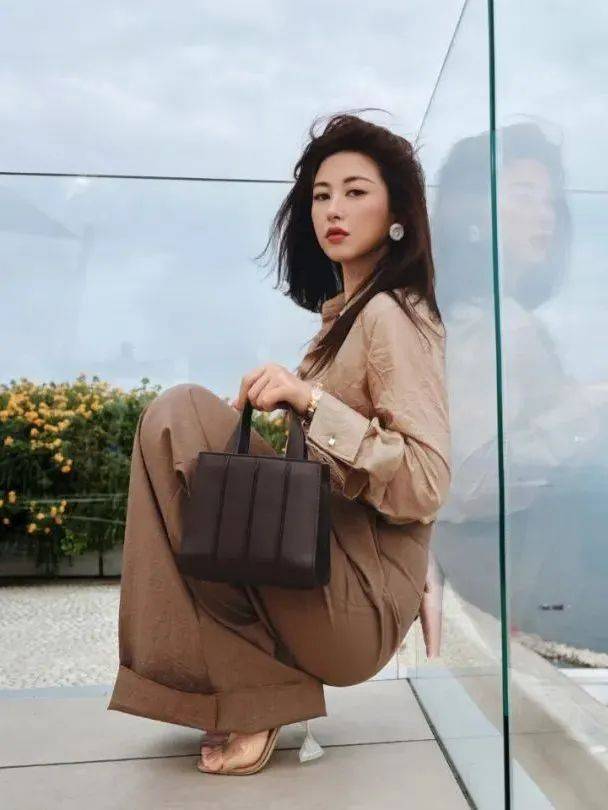 质感女人怎么都在穿这个颜色<strong></p>
<p>比特币换人民币</strong>？