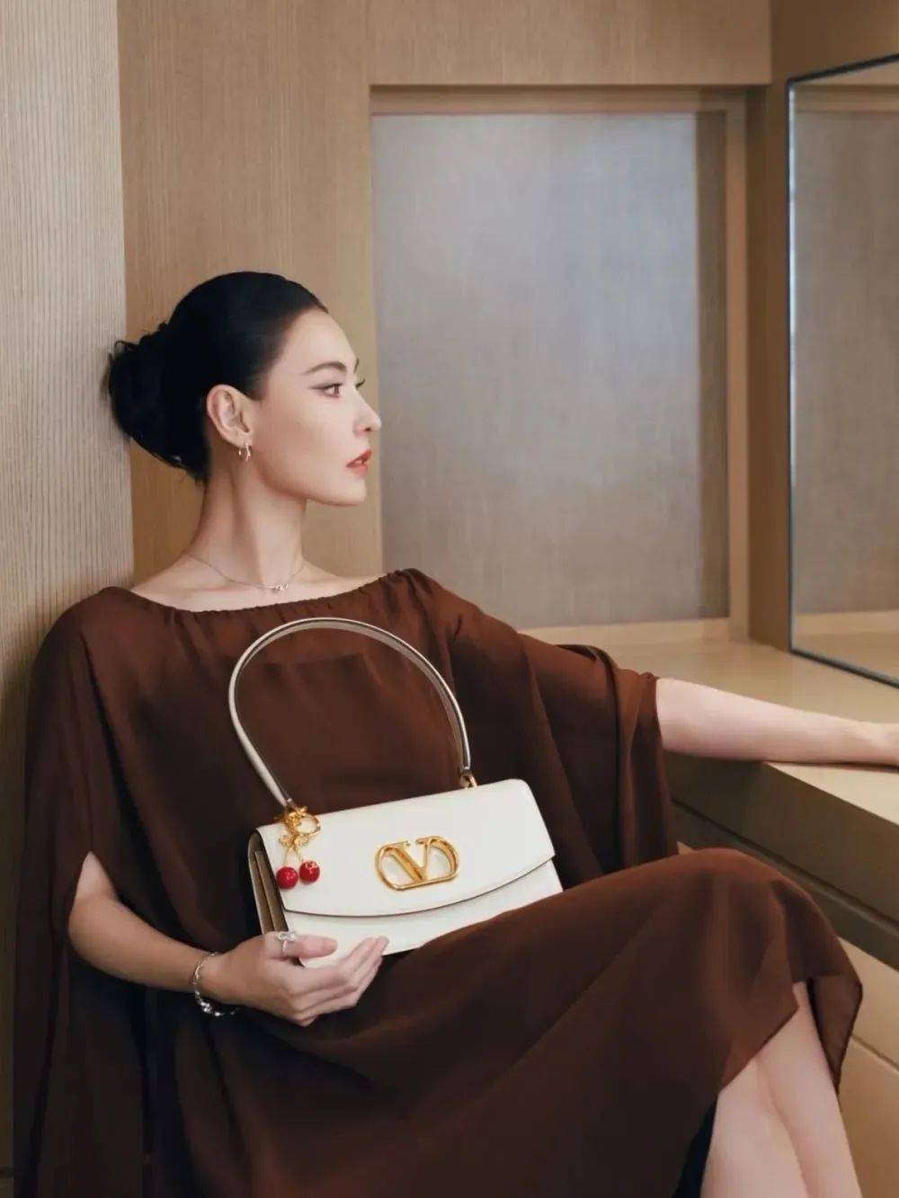 质感女人怎么都在穿这个颜色<strong></p>
<p>比特币换人民币</strong>？