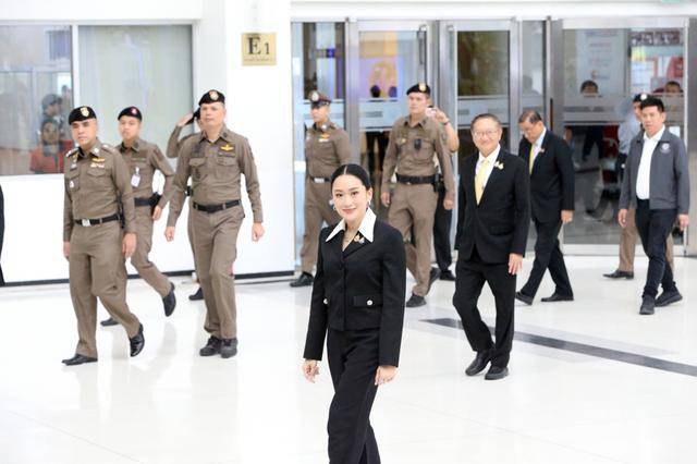 尘埃落定<strong></p>
<p>比特币场外交易</strong>！佩通坦被解除泰国总理职务