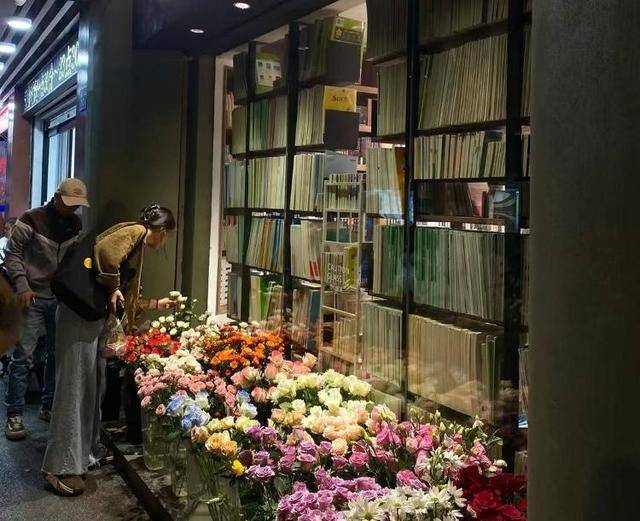 七夕不送玫瑰改送花菜<strong></p>
<p>比特币场外交易</strong>！这一届年轻人“反套路”重新定义浪漫