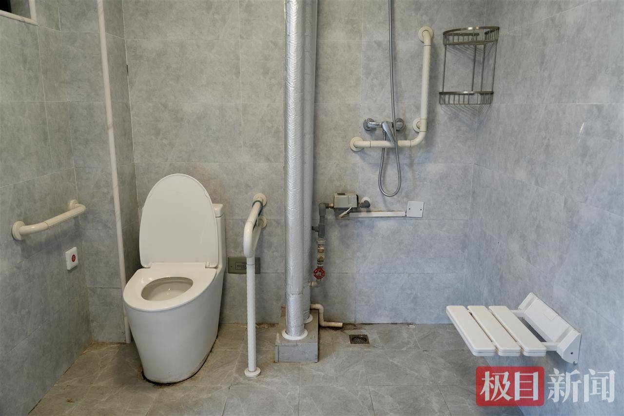 “玻璃娃娃”田艳青踏入武大校园！校方准备无障碍宿舍<strong></p>
<p>比特币价钱</strong>，母亲能同寝陪读