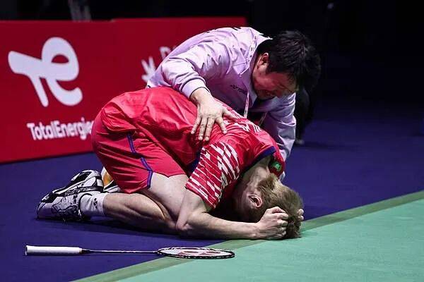 祝贺！石宇奇2比1逆转昆拉武特<strong></p>
<p>比特币价钱</strong>，获得羽毛球世锦赛男单冠军！