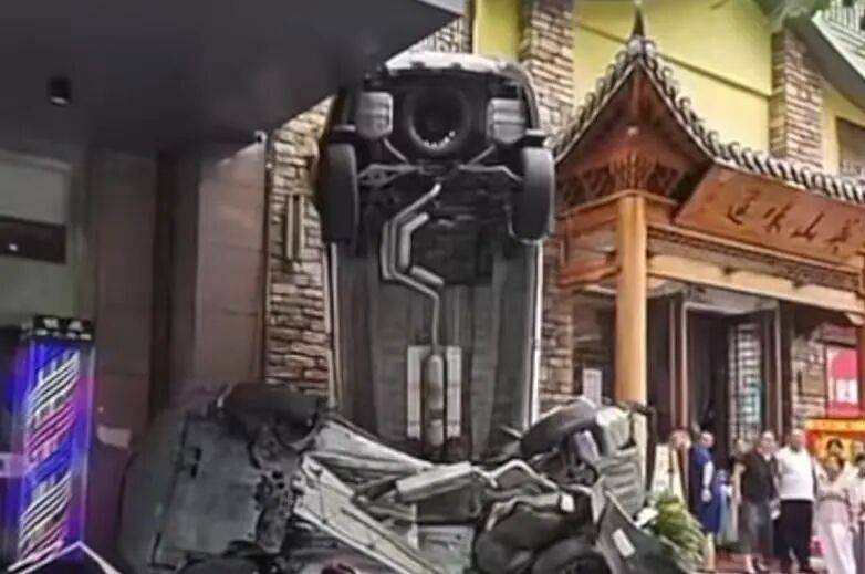 车辆失控驶入路边停车位致1死2伤<strong></p>
<p>比特币价钱</strong>，警方通报
