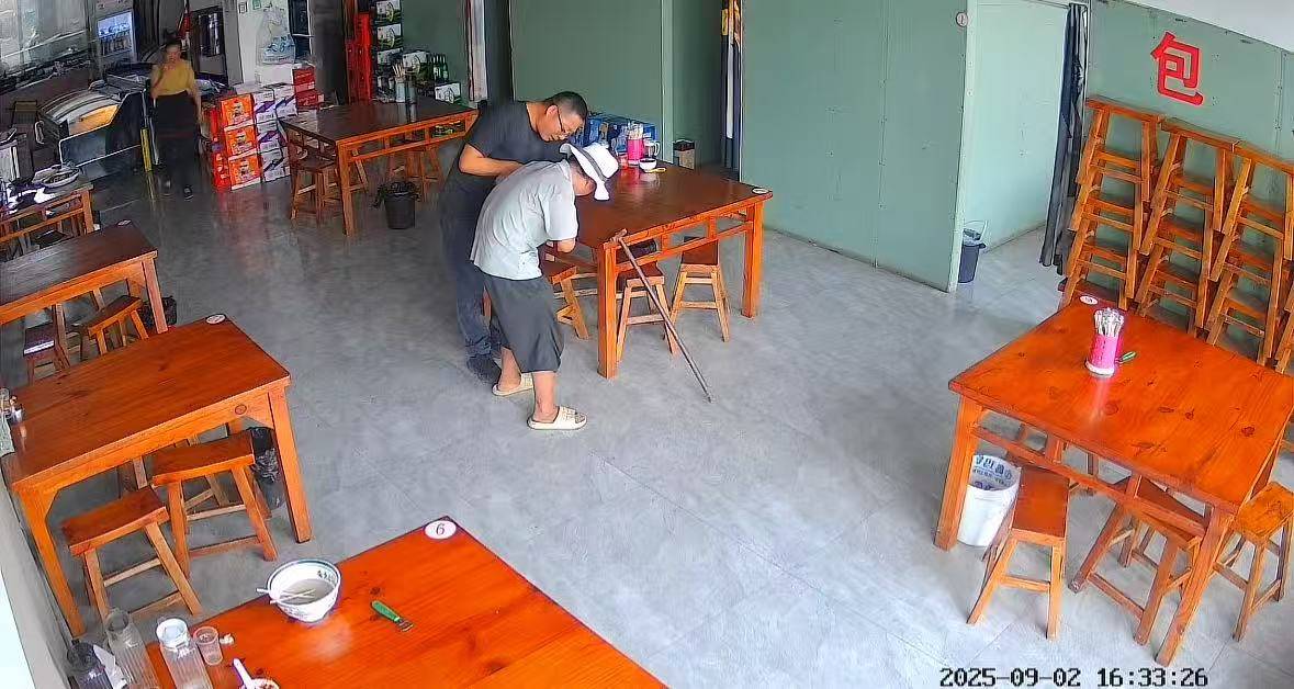 店门口大爷竹筐卖不动<strong></p>
<p>比特币交易价格</strong>，河南周口面馆老板暖心发视频帮卖，网友隔空下单：我出钱你送人