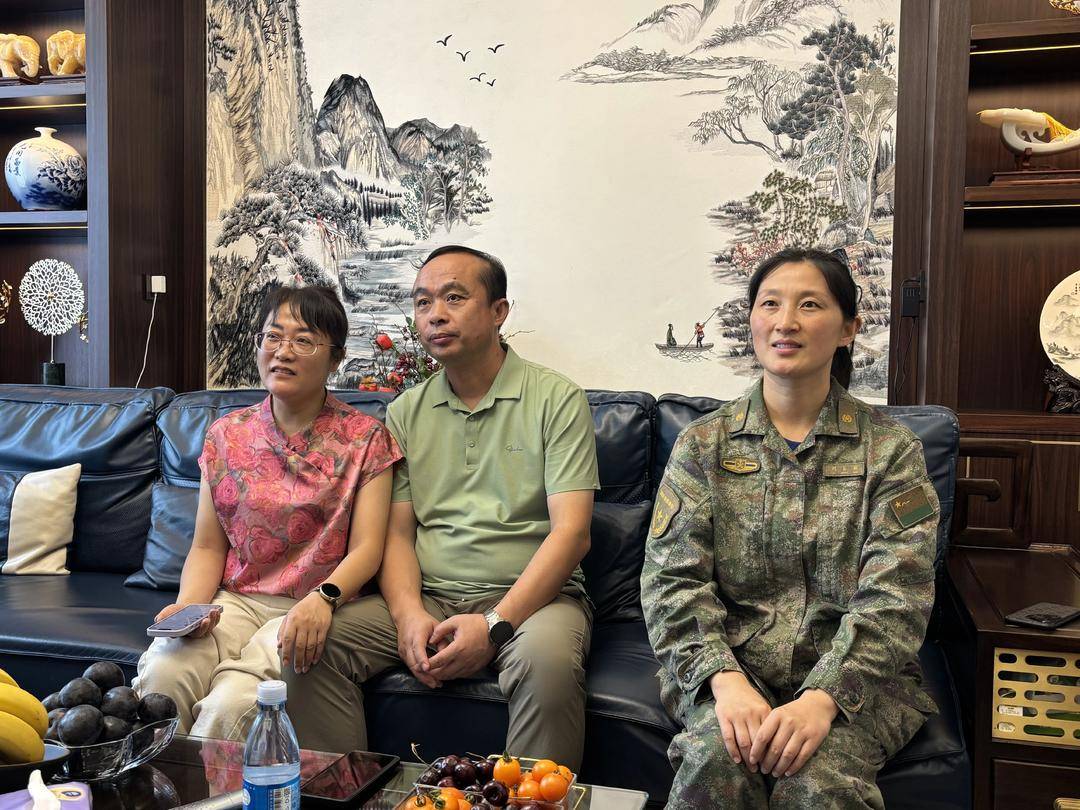 抗战胜利80周年大阅兵民兵方阵<strong></p>
<p>比特币交易价格</strong>，有两名女生来自无锡地区