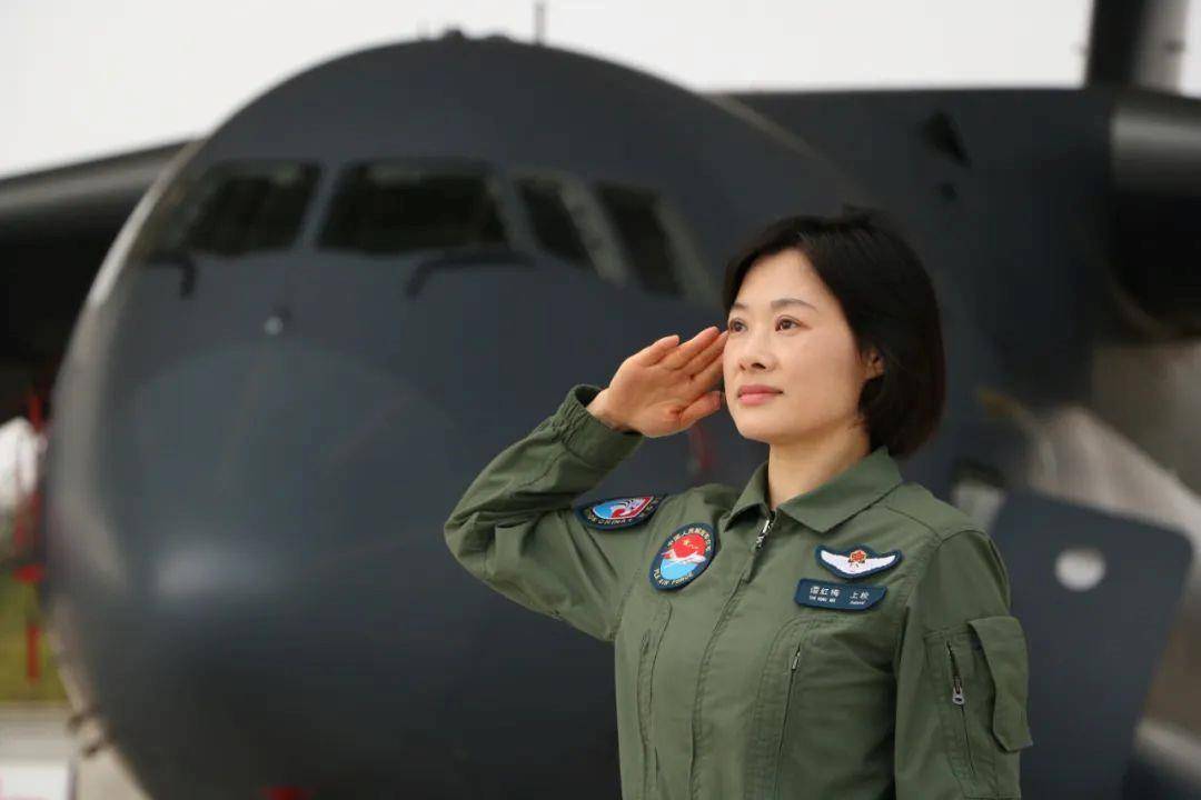 阅兵最帅女机长<strong></p>
<p>比特币交易价格</strong>，是她！