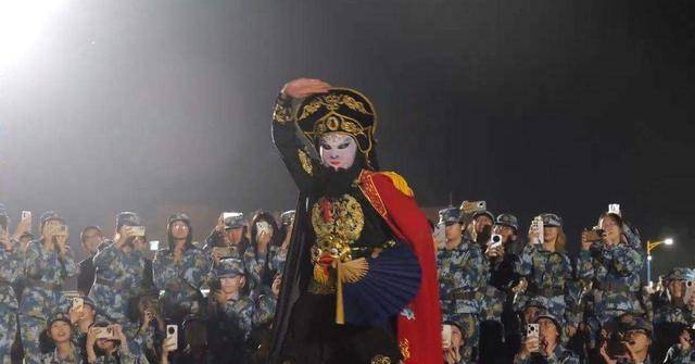 兰州大学军训期间大一女生表演川剧吐火<strong></p>
<p>比特币如何获得</strong>，校方：学生来自东北，因个人爱好自学