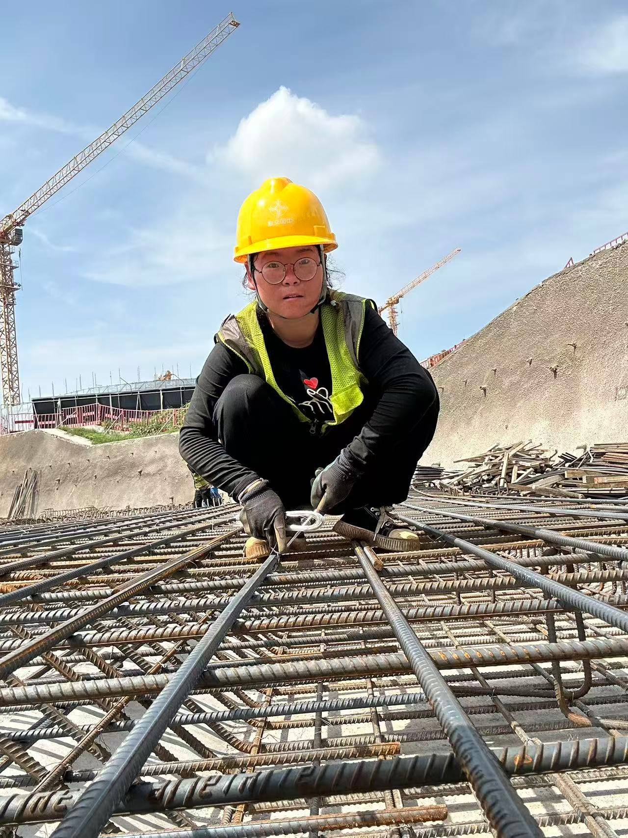 00后女孩工地绑钢筋5年成家里经济支柱：汗水流进眼睛特别疼<strong></p>
<p>比特币最初价格</strong>，工友让我干轻松的活