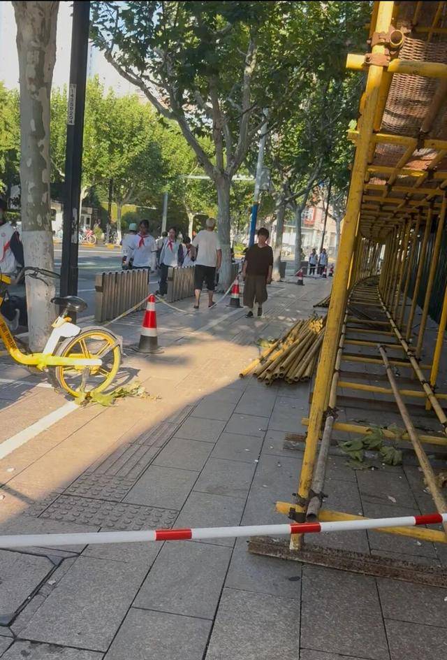 事发上海校门口！学生上学像闯关：夹缝中慢慢腾挪<strong></p>
<p>比特币最初价格</strong>，与非机动车迎面对冲…家长担忧：何时是头