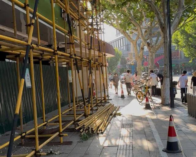 事发上海校门口！学生上学像闯关：夹缝中慢慢腾挪<strong></p>
<p>比特币最初价格</strong>，与非机动车迎面对冲…家长担忧：何时是头