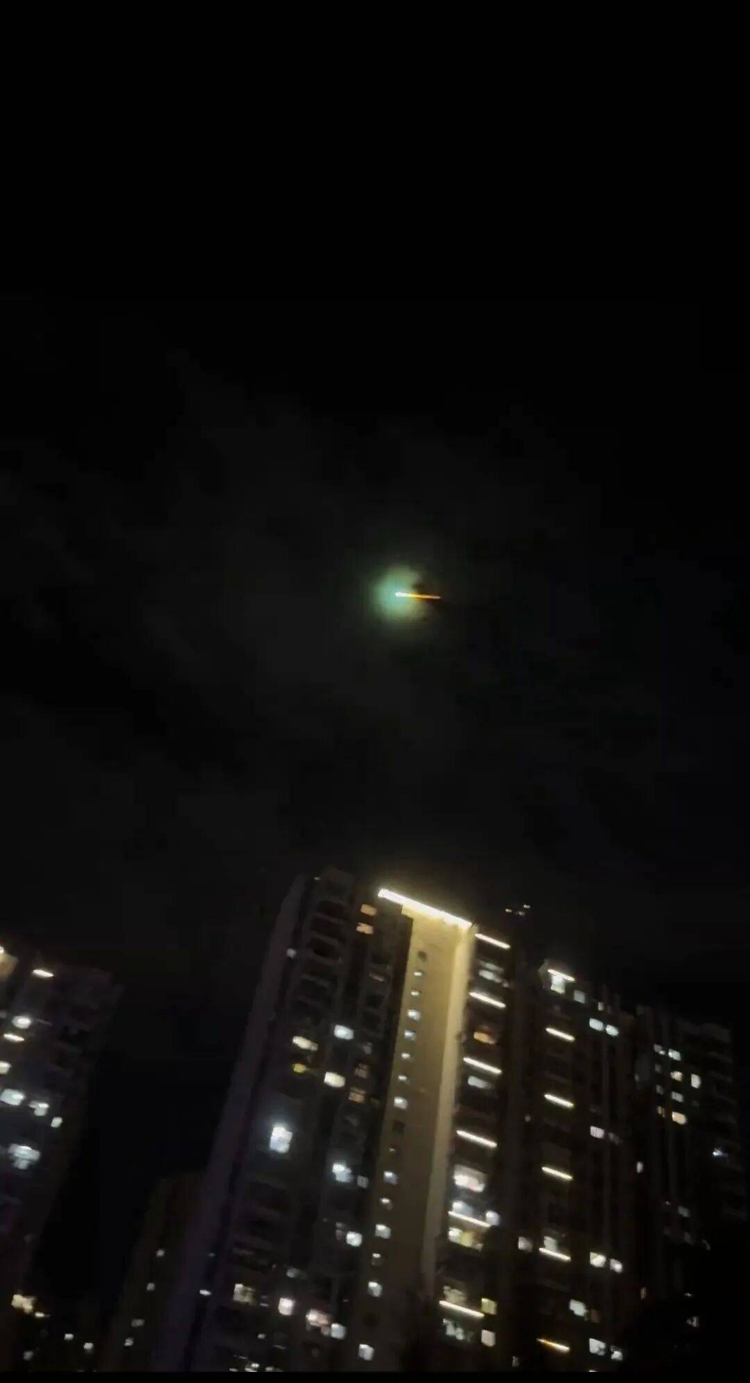 福建多地夜空现不明飞行物<strong></p>
<p>比特币最初价格</strong>？目击者称速度极快放蓝绿色光芒