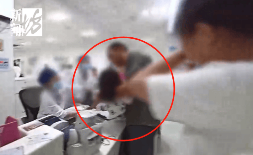 事发上海晚高峰!汹涌车流中<strong></p>
<p>比特币历史最低价格</strong>,一男子绝望跳车,直奔民警而去……