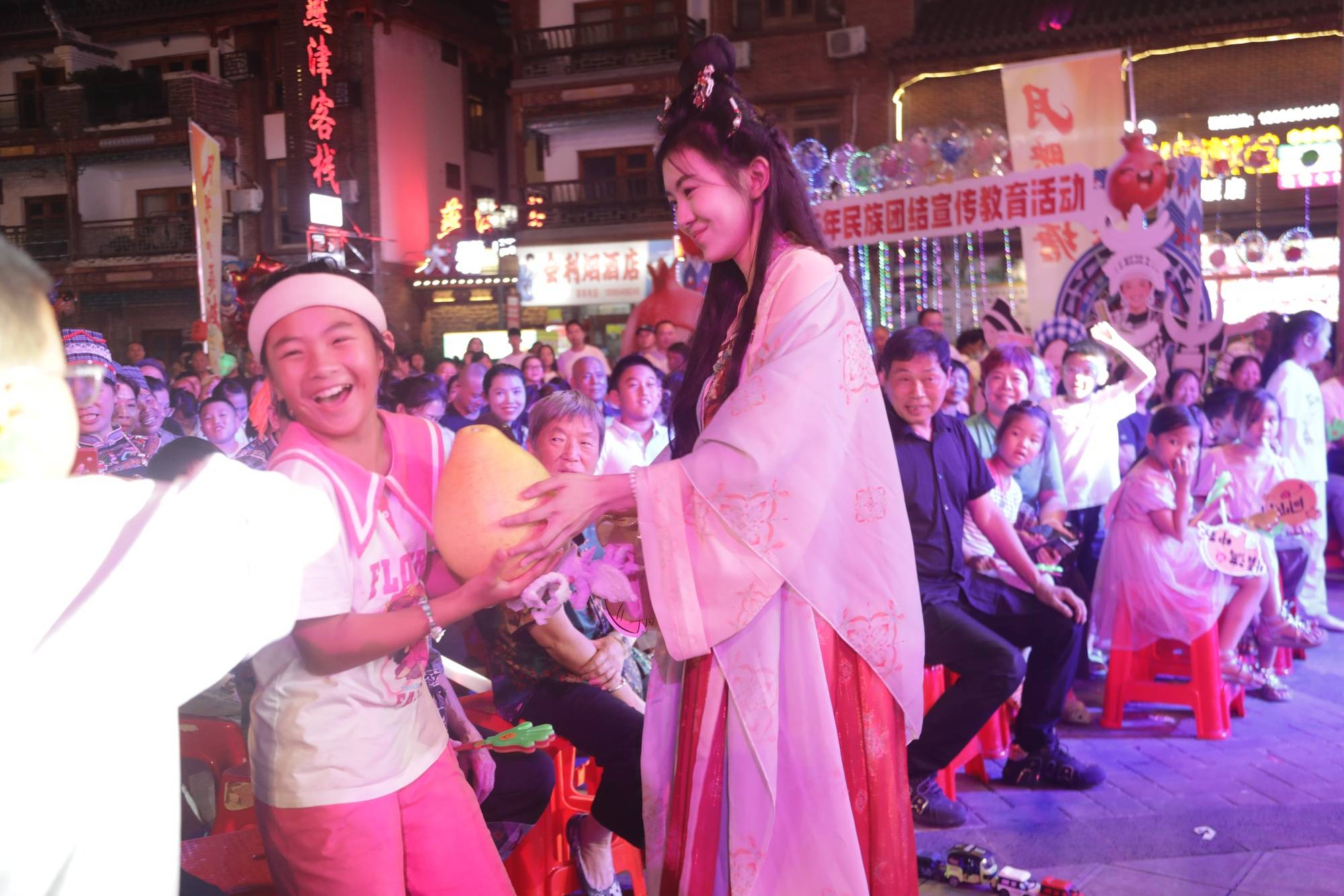 月映火塘 悦唱荔波<strong></p>
<p>比特币量化交易机器人</strong>！这场中秋音乐晚会点燃团圆夜