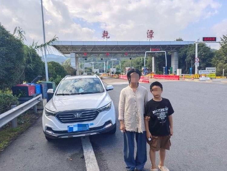 离谱！妈妈让儿子高速下车路边方便<strong></p>
<p>比特儿</strong>，解决完后跟随车流跑回来找她