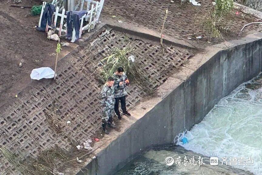 “鱼多得数不过来<strong></p>
<p>比特儿下载</strong>,一网子下去能捞好几条”济南锦绣川水库开闸放水,大量鲢鱼被冲出,工作人员:禁止捕捞!