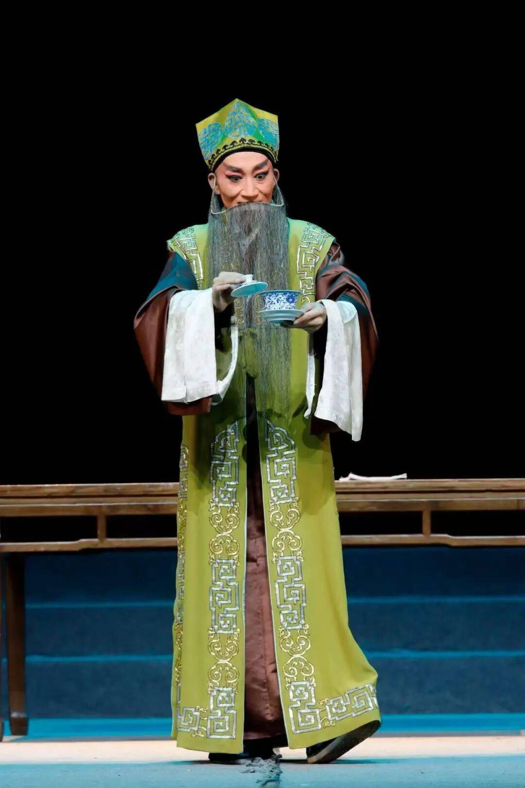 展现云南传统戏曲魅力<strong></p>
<p>比特儿app</strong>!玉溪作品《先生好茶》亮相全国舞台