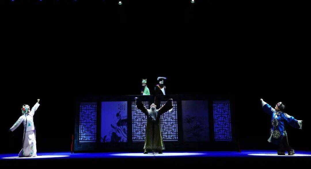 展现云南传统戏曲魅力<strong></p>
<p>比特儿app</strong>!玉溪作品《先生好茶》亮相全国舞台