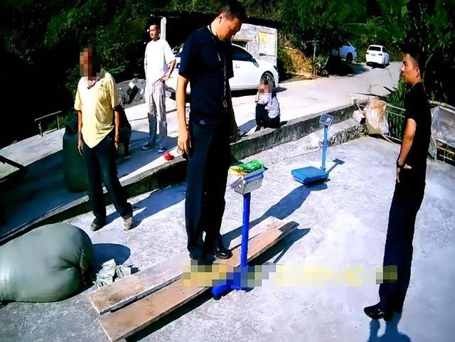 100斤玉米上秤秒变60斤?贵州一村民遭“鬼秤”骗粮!民警出手<strong></p>
<p>比特儿海外</strong>,5人被拘