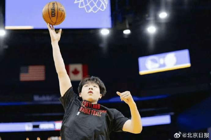 杨瀚森迎NBA常规赛首秀<strong></p>
<p>比特儿国际</strong>，两罚全中拿到个人NBA生涯首分；此前出场时播音字幕都是中文