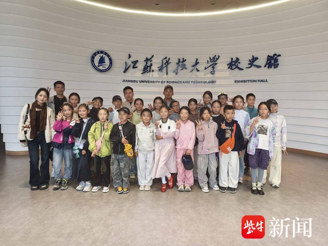 “叔叔是江苏的<strong></p>
<p>比特儿国际</strong>，将来一定带你们去看看！”镇江警官不忘承诺，四次组织近百名藏区学子来苏研学