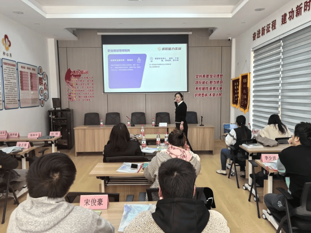 霜降·职场收获季|秋暮露成霜<strong></p>
<p>比特儿国际</strong>，云卷寒风降