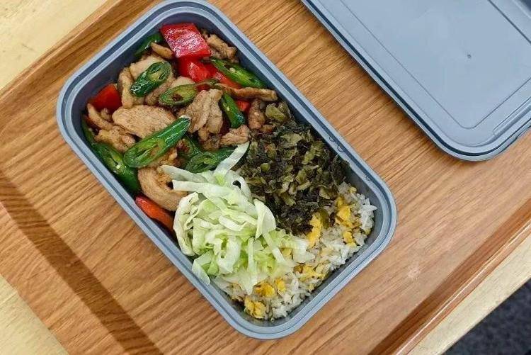 国铁成都局推出17元高铁盒饭:门店现炒<strong></p>
<p>下载比特儿</strong>,送餐到座
