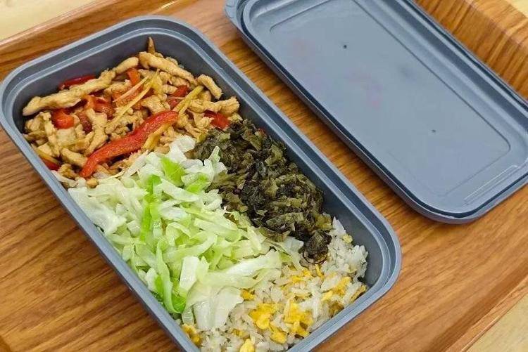 国铁成都局推出17元高铁盒饭:门店现炒<strong></p>
<p>下载比特儿</strong>,送餐到座