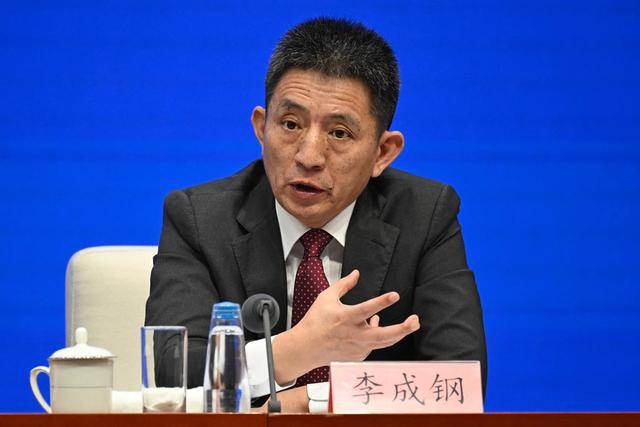 又输给了李成钢<strong></p>
<p>比特儿网站</strong>，贝森特承诺：美方不再考虑对华加征100%关税