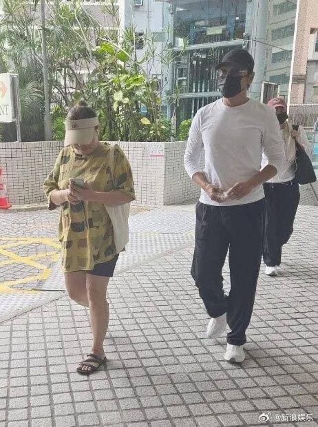 76岁“TVB黄金配角”许绍雄被曝病危<strong></p>
<p>比特儿网站</strong>,众人神情严肃