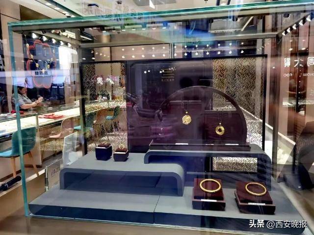 午后突发,黄金再度大跳水,现货黄金一度大跌1.92%<strong></p>
<p>比特儿网站</strong>。