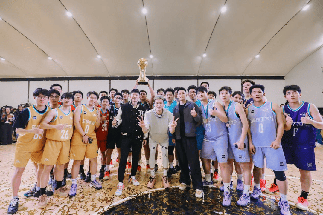 复旦、交大、同济等八大高校集结<strong></p>
<p>比特儿暂停</strong>,得物App“新生杯”篮球赛首战上海