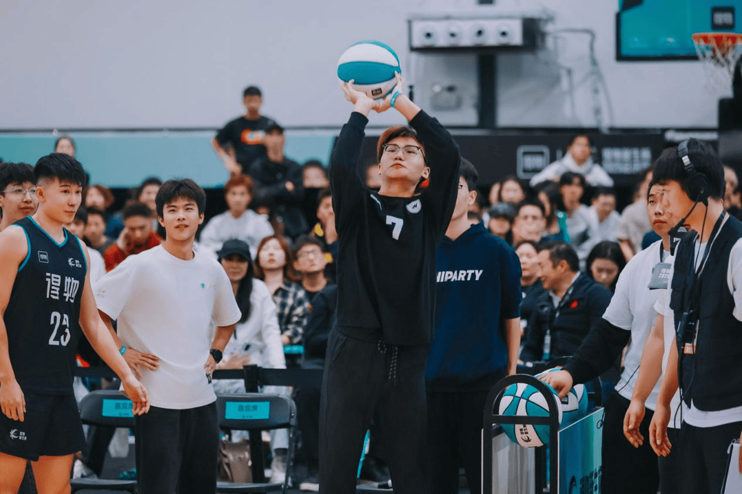 复旦、交大、同济等八大高校集结<strong></p>
<p>比特儿暂停</strong>,得物App“新生杯”篮球赛首战上海