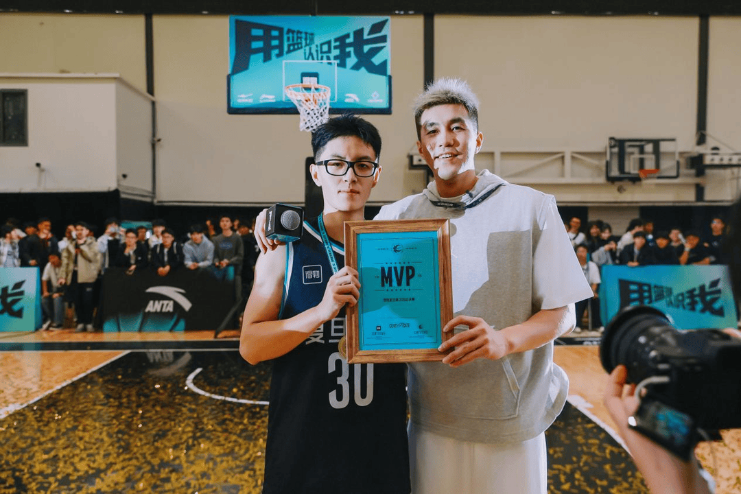 复旦、交大、同济等八大高校集结<strong></p>
<p>比特儿暂停</strong>,得物App“新生杯”篮球赛首战上海