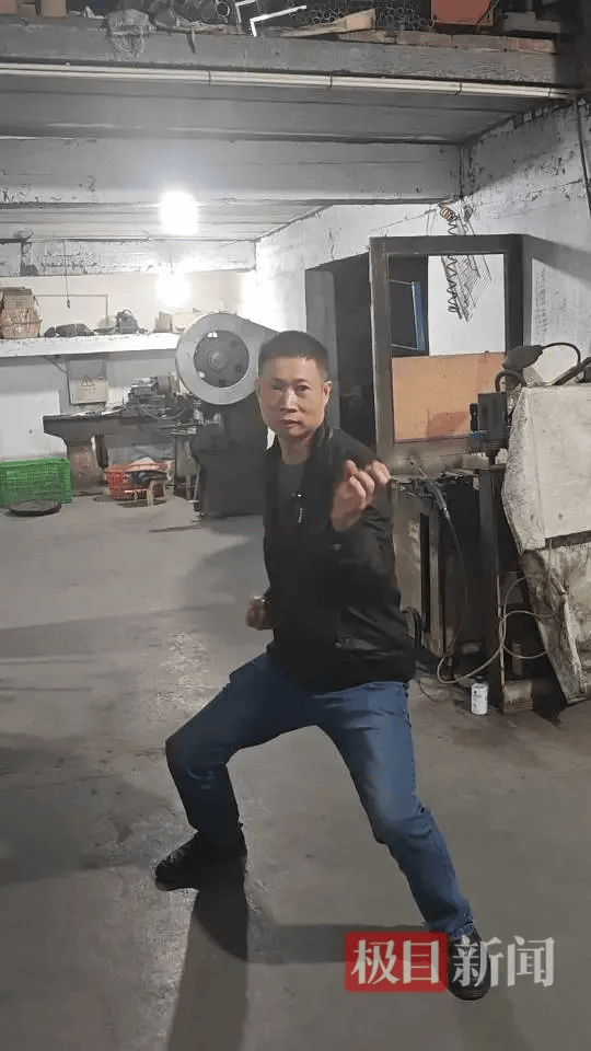 “传家锅”工厂账号粉丝已超260万<strong></p>
<p>比特儿暂停</strong>,对话锅厂负责人傅家兄弟:30年老锅依然能用,证明当年造锅选择是对的